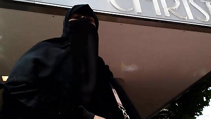 نیکی گرما سکسی و روز سرگرم کننده فیلم کوتاه سکس حیوانات توپ را به او