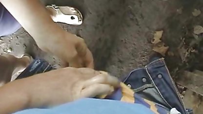 دختر آسیایی با از بین بردن جوراب ساق کوتاه سکسی ...